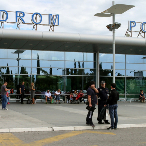 Aerodrom predviđen za 600 putnika na sat, a ima ih 1,3 hiljade