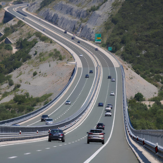"Blicate" vozilu ispred na auto-putu? Kazna je 260 evra