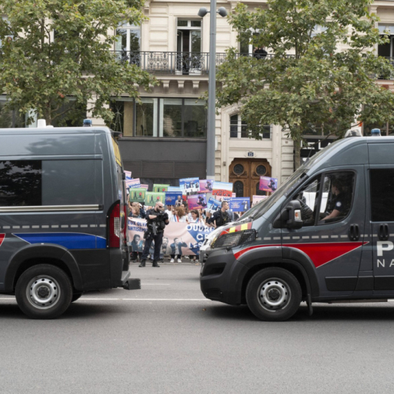 Francuzi "očistili" Pariz od migranata i beskućnika pred OI VIDEO