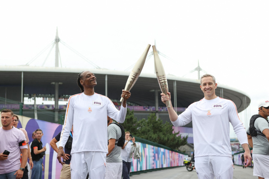 Snup Dog preuzeo olimpijsku baklju i srca Parižana FOTO
