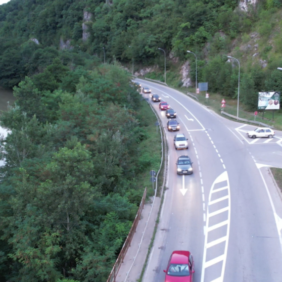 Haos na putu: Kolone dugačke preko pet kilometara FOTO