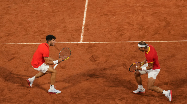 Spektakl u Parizu: Nadal i Alkaras u drugom kolu – publika oduševljena