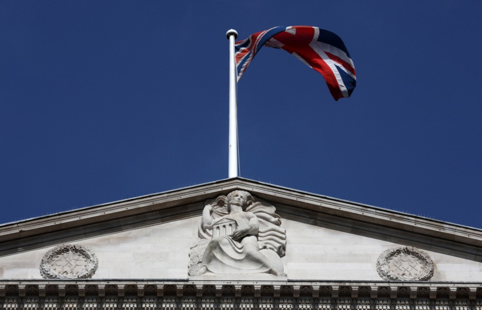 Novi skandal u Britaniji; Na internetu objavljeni brojevi ministara