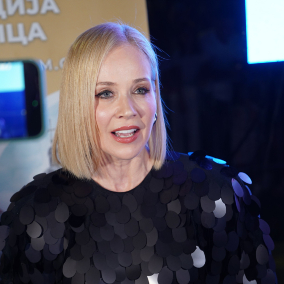 O haljini Jelene Rozge podeljena mišljenja: "Ona je top, ali ovo je kriminal" VIDEO