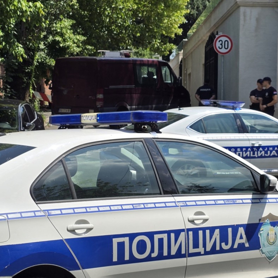 Užas u Obrenovcu: Maloletnik iskasapio ženu mačetom nasred ulice