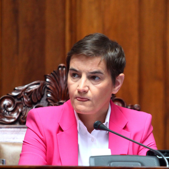 Brnabić o natpisima u Šolakovim medijima: Ja se upravo toj raspravi beskonačno radujem