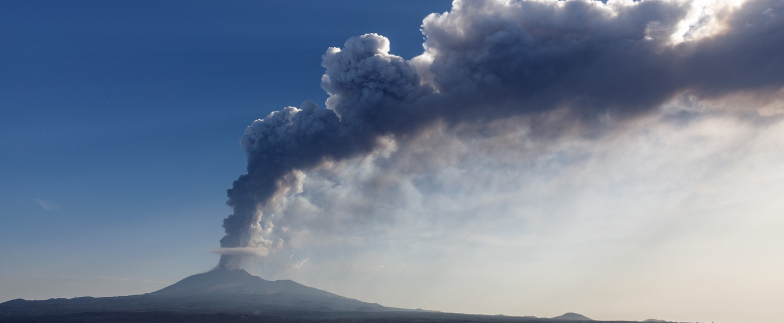 Zašto Etna privlači turiste, čak i tokom erupcije? VIDEO