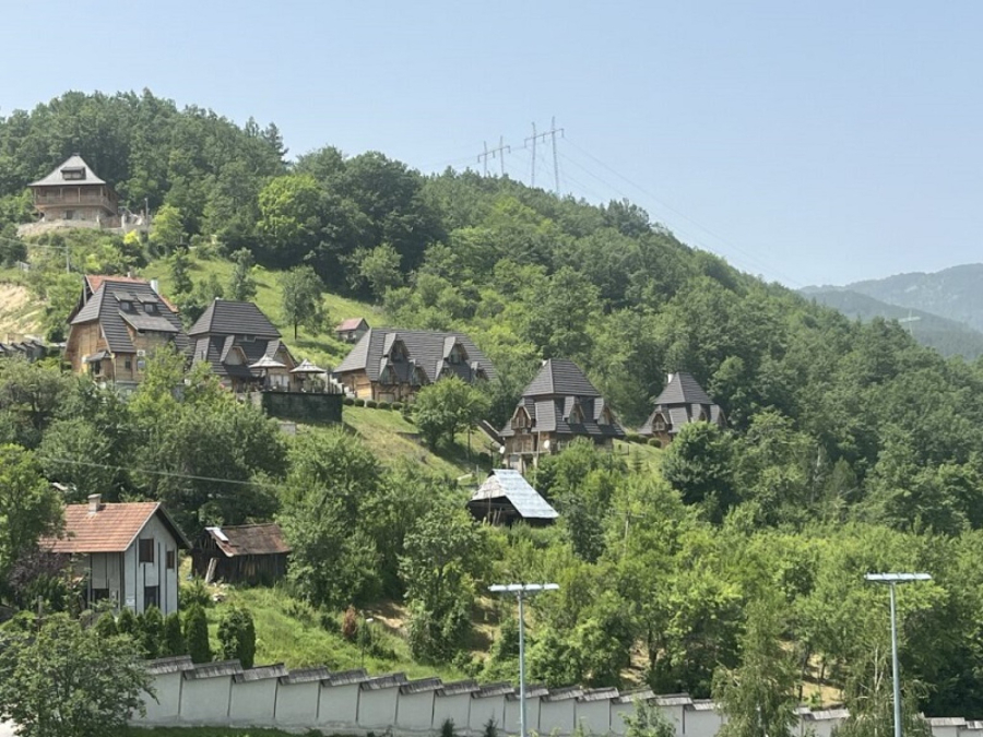 Čuli su se glasovi i priviđali duhovi, a onda je sve stalo: Turistička atrakcija u Srbiji krije tragediju FOTO
