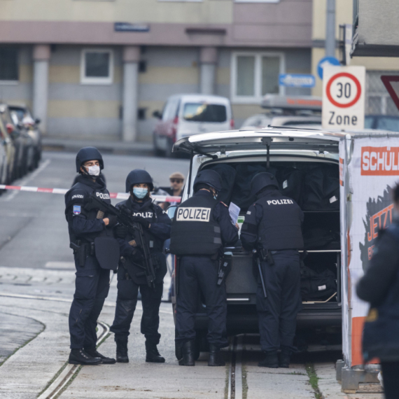 Tragedija u Salcburgu: Trolejbus se zakucao u supermarket; Ima poginulih FOTO