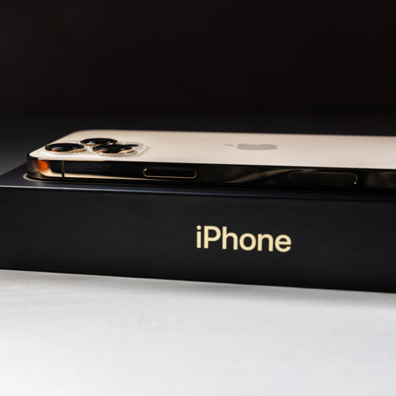 Apple u Beogradu: Mislio da kupuje iPhone, šokirao se kad je stigao paket