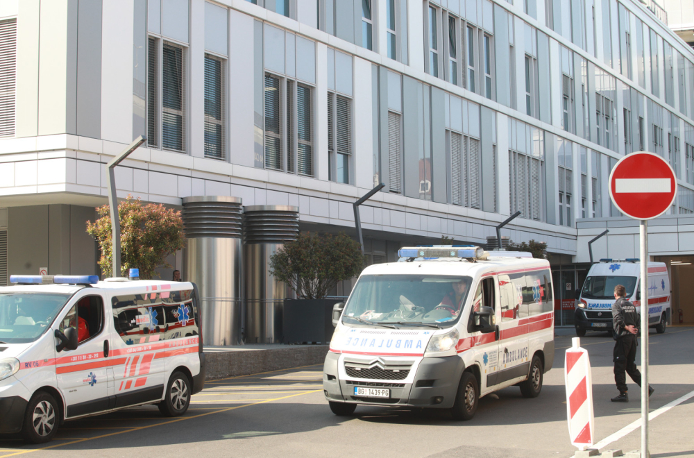 Aktivna noć hitne pomoći: Muškarac povređen u udesu kod Surčina, izbio požar na Čukarici