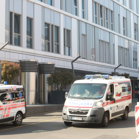Aktivna noć hitne pomoći: Muškarac povređen u udesu kod Surčina, izbio požar na Čukarici