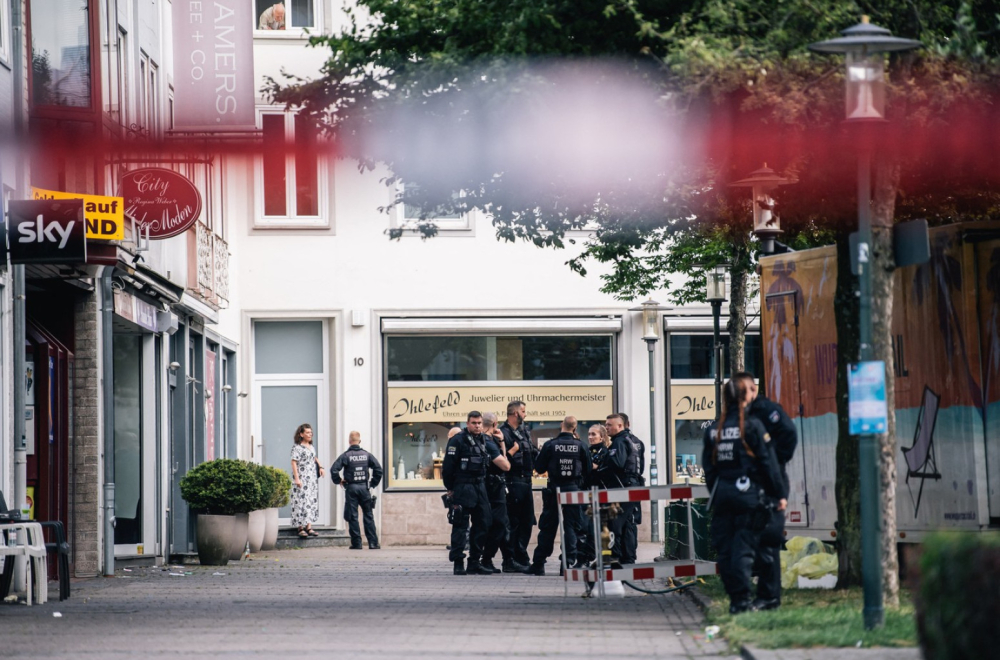 Tragedija u Berlinu: Teška staklena vrata usmrtila dečaka