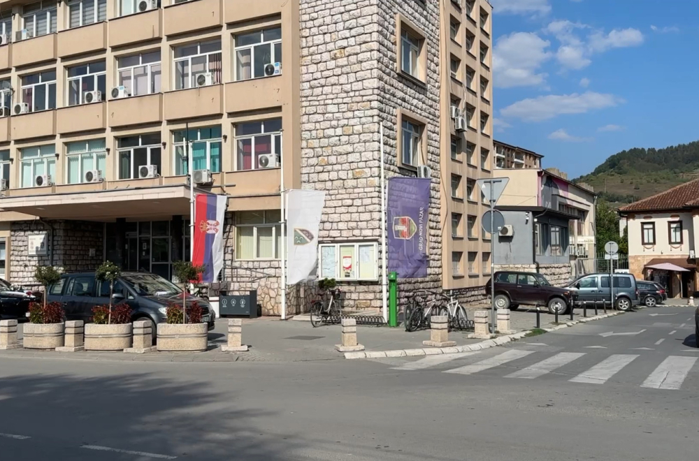 "Ovo je tragedija za čitav grad": Ovako izgledaju ulice na Dan žalosti u Novom Pazaru FOTO