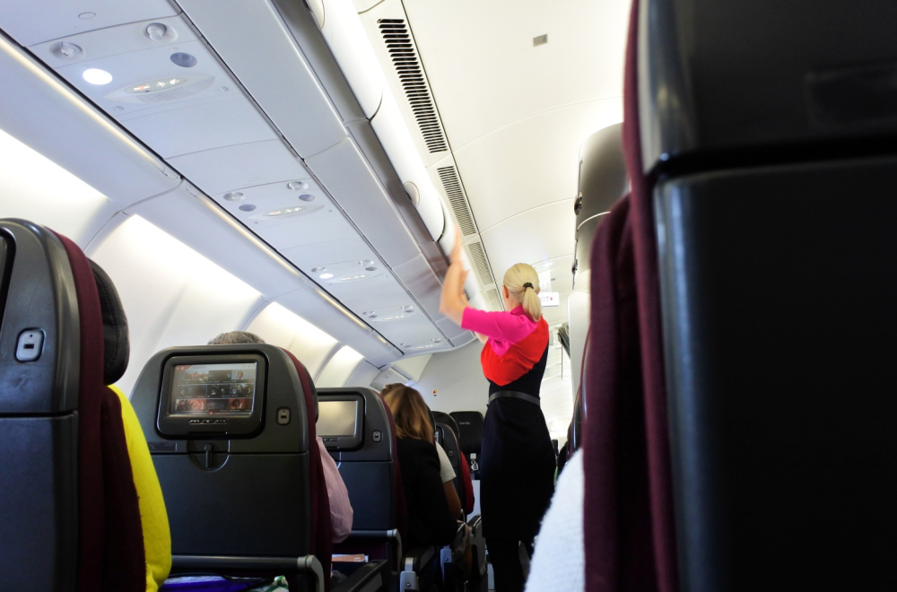 Poznati influenser završio na crnoj listi: Uradio nedopustivo u avionu, a sad sledi paprena kazna