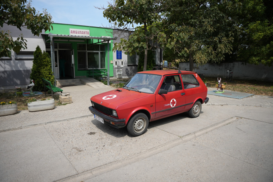 Novo vozilo posle 25 godina – Fondacija Mozzart donirala automobil seoskoj ambulanti u Kucuri