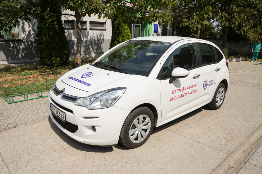Novo vozilo posle 25 godina – Fondacija Mozzart donirala automobil seoskoj ambulanti u Kucuri