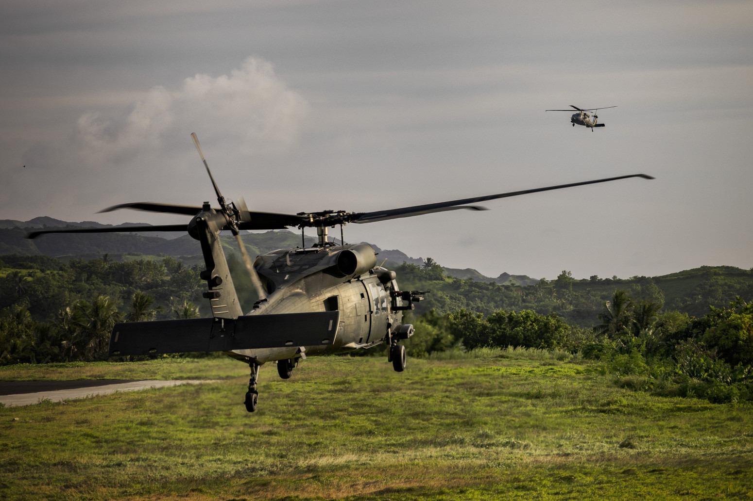 Stiže pomoć u gašenju požara; Iz EU u Srbiju poslata 4 helikoptera i 2 tima; Jedan Black Hawk već sleteo