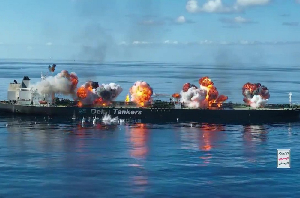 Tanker u Crvenom moru i dalje gori; Sprema se velika akcija FOTO