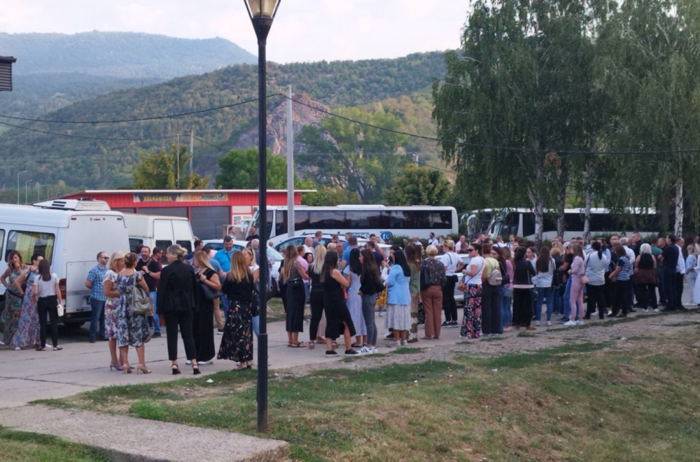 Više stotina Srba na nogama, nastavlja se haos na tzv. Kosovu; Imaju jasan zahtev FOTO/VIDEO