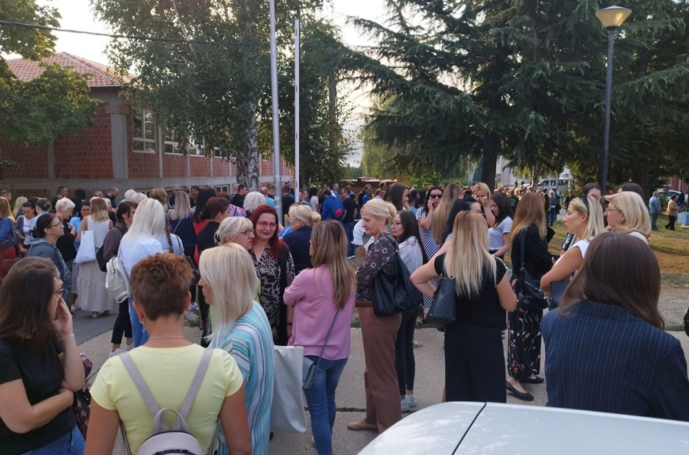 Više stotina Srba na nogama, nastavlja se haos na tzv. Kosovu; Imaju jasan zahtev FOTO/VIDEO