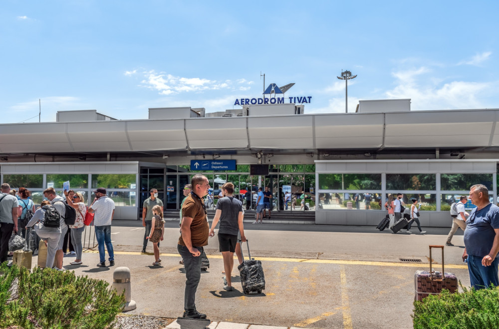 Policajci naoružani do zuba na Aerodromu Tivat; Poznato o čemu se radi FOTO