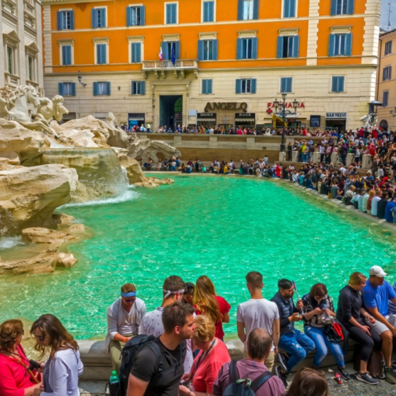 Zabranjeno bacanje novčića u Fontanu di Trevi: Kazne za turiste
