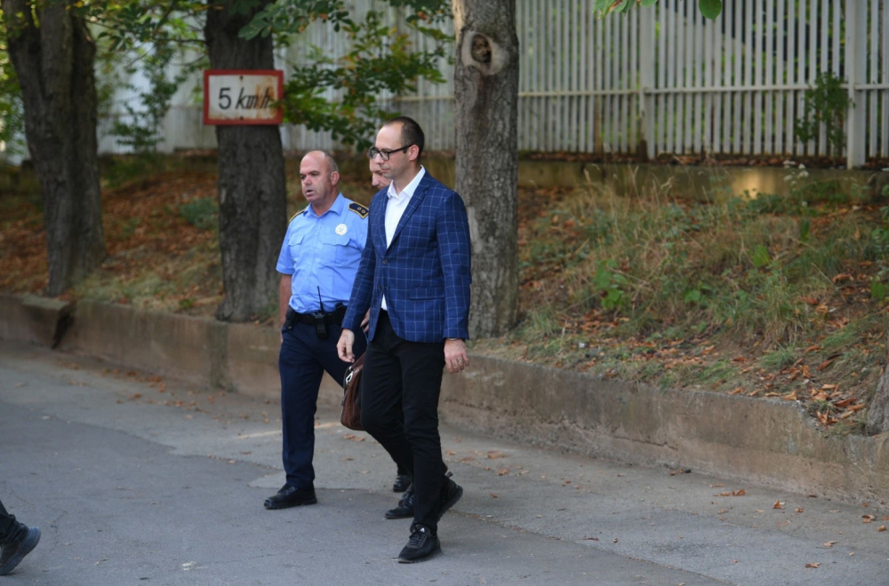 Simić: Upadom u objekat Crvenog krsta KiM Kurti nastavlja plan etničkog čišćenja Srba