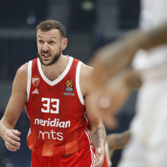 Uroš Plavšić verio atraktivnu manekenku FOTO