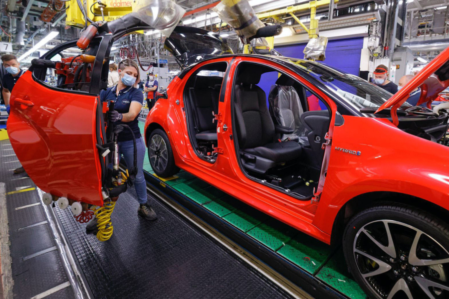 Auto-industrija pred kolapsom? Zatvorićemo fabrike za nekoliko nedelja!