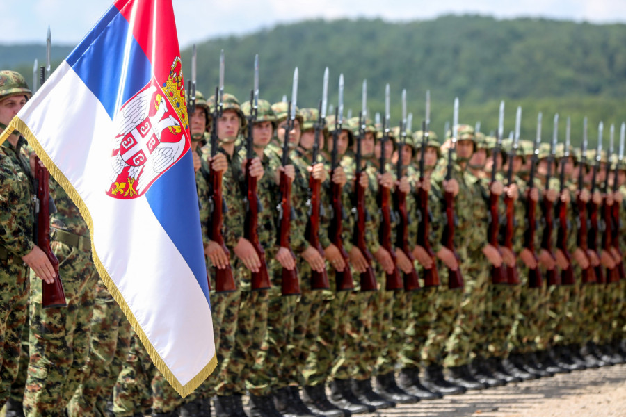 I žene tri meseca u vojsku: Obavezni vojni rok ponovo pokrenuo buru u Srbiji