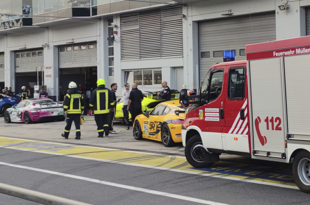 Srušio se deo zgrade: Ljudi hitno evakuisani
