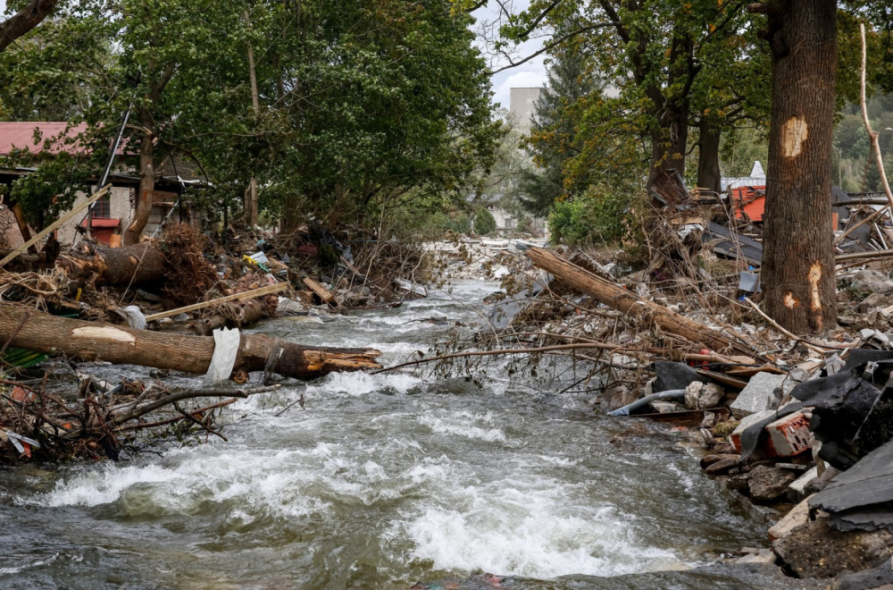 Vanredno stanje u komšiluku: Srušio se most; Padavine i poplave napravile kolaps na ulicama