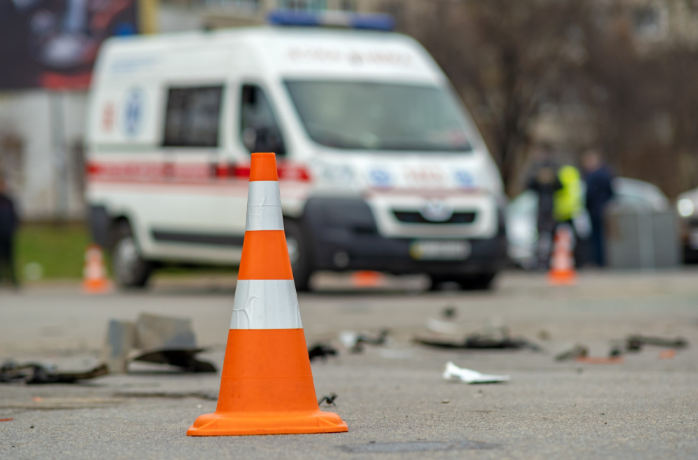 Teška saobraćajka u Zemunu: Vozila potpuno uništena, povređene dve osobe VIDEO