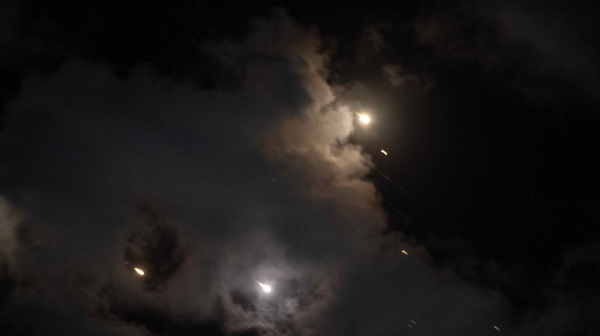 Meč Lige šampiona na terenu, iznad njega – lete rakete FOTO