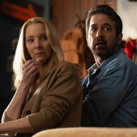 Na Netfliks stiže nova crna komedija: Glume najveće zvezde sitkoma ikada VIDEO