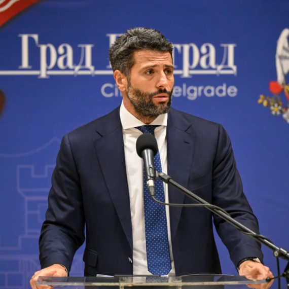 Šapić najavio đačku pomoć i ove godine; Od petka novi sajt "Beograd sad"