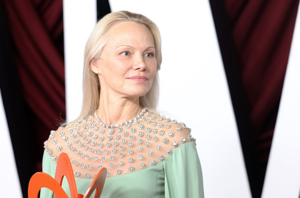 "Bivši me je silovao sa šestoricom drugara"; Pamela Anderson otkrila potresne detalje