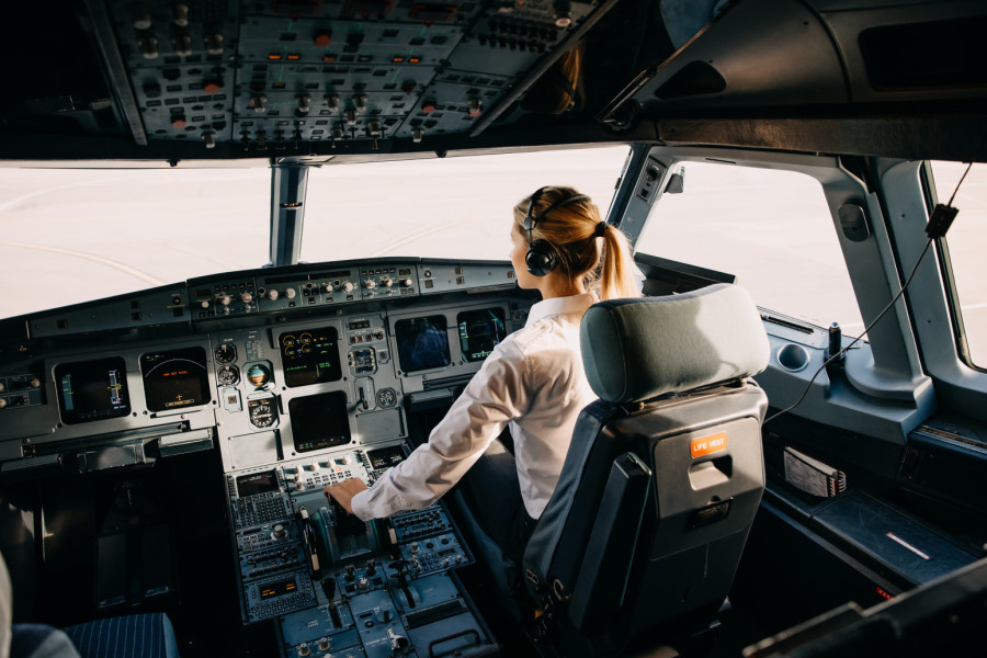Šta znače trouglovi iznad sedišta u avionu?