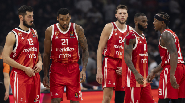 Zvezda u Istanbulu juri 3/3 – savršen trenutak za rušenje Fenera