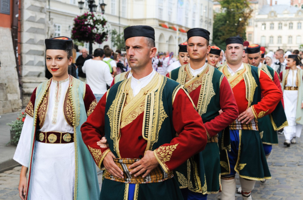Crnogorci, većinska jezička zajednica su Srbi
