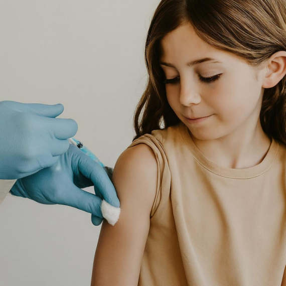 Apel stručnjaka: HPV vakcina treba da bude obavezna za decu u Srbiji VIDEO