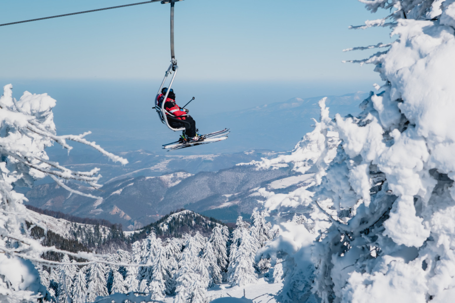 Kopaonik vrvi od turista: Više od 10.000 skijaša, a cene ski-pasa ostale iste FOTO/VIDEO