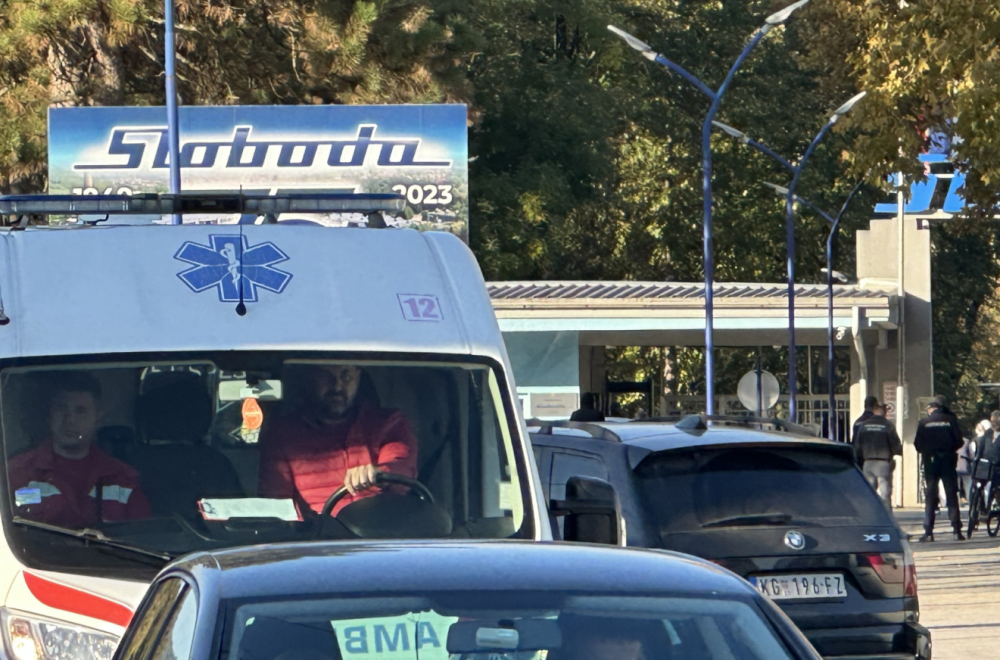 Eksplozija u Čačku: Povređene četiri osobe, jedna sa teškim opekotinama prebačena u bolnicu FOTO/VIDEO