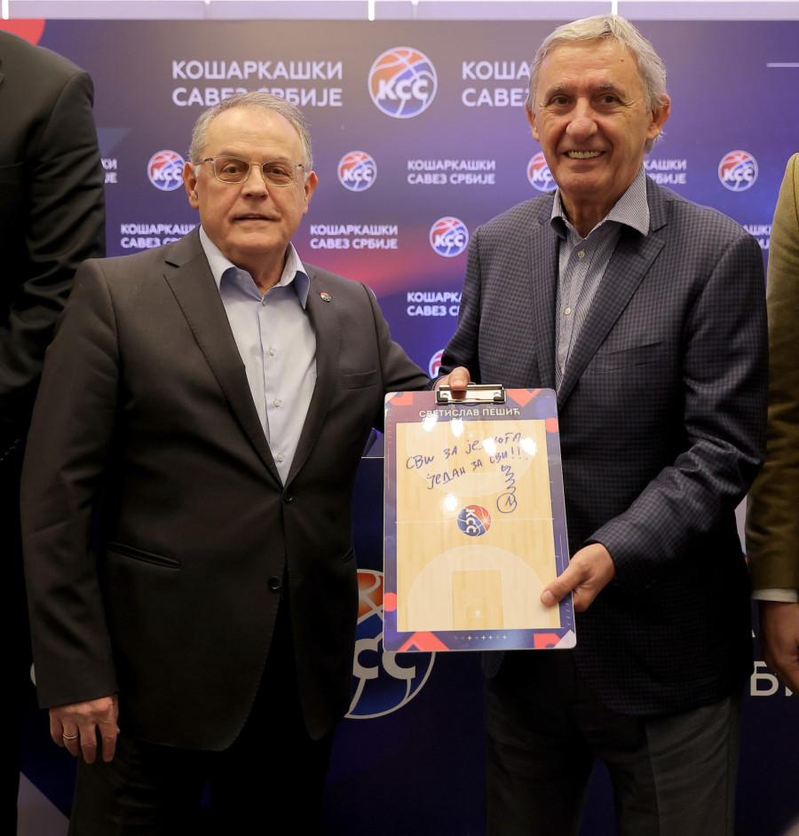 Svi za jednog, jedan za svi – Pešiću uručen simboličan poklon FOTO