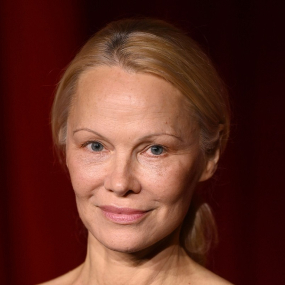 Niko se nije usudio, ona jeste: Pravo lice Pamele Anderson i minimalizam za reflektore FOTO