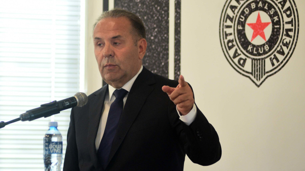 "Neki primaju po 60.000 evra, a nisu ni u sastavu"