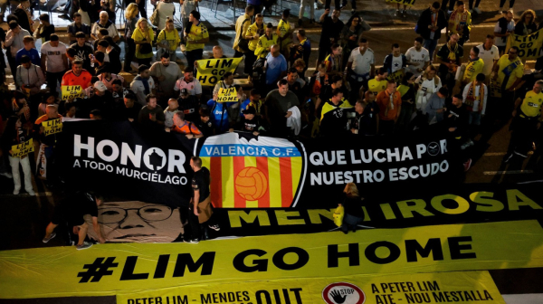 Valensija dotakla dno – navijači divljali na ulicama, predsednik ne mari VIDEO