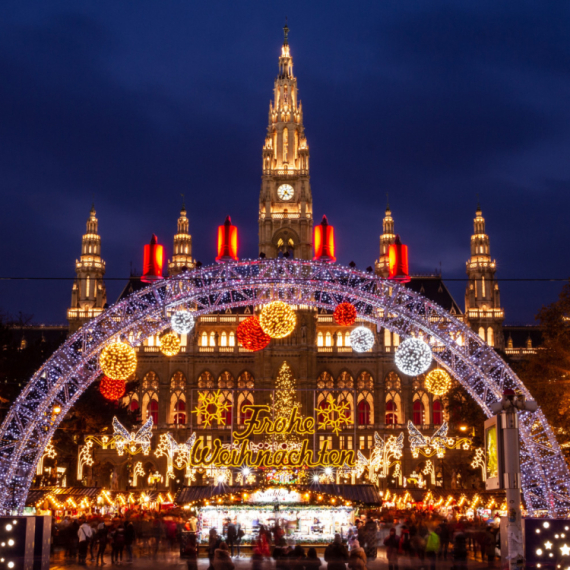 Beč je spreman za 14 adventskih i božićnih marketa FOTO