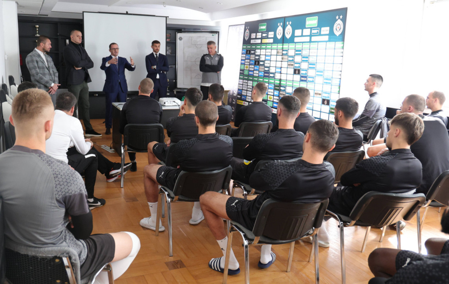 Mijatović zavodi red u Partizanu – nema pušenja, novi dres kod FOTO